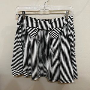 Size S Black/White skirt with bow, barely worn in new condition!
